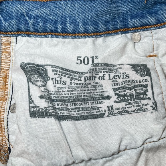 Levi’s 501 Bleach Tie Dye High Rise Cut Off Raw Hem Jean Shorts - Picture 8 of 11